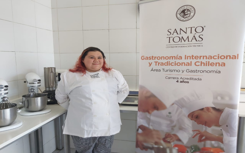 Gabriela Torres: “Santo Tomás me ayudó a tener confianza en mí misma. Postulé a la pasantía y ahora estoy cumpliendo el sueño de viajar a México”