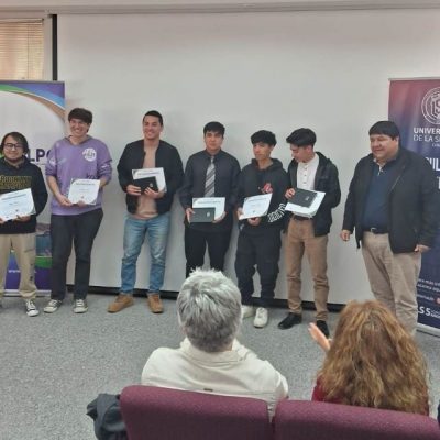 Tomasinos de Ovalle obtienen tercer lugar en Hackathon regional