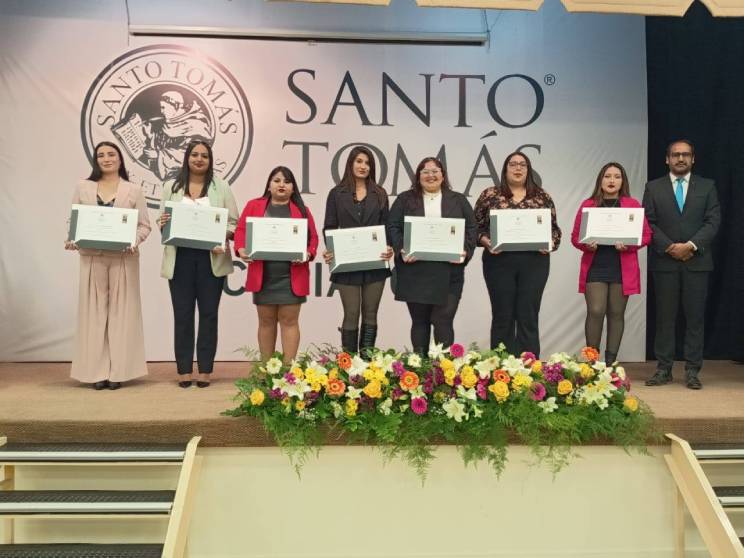 128 nuevos profesionales y técnicos recibieron su títu ...