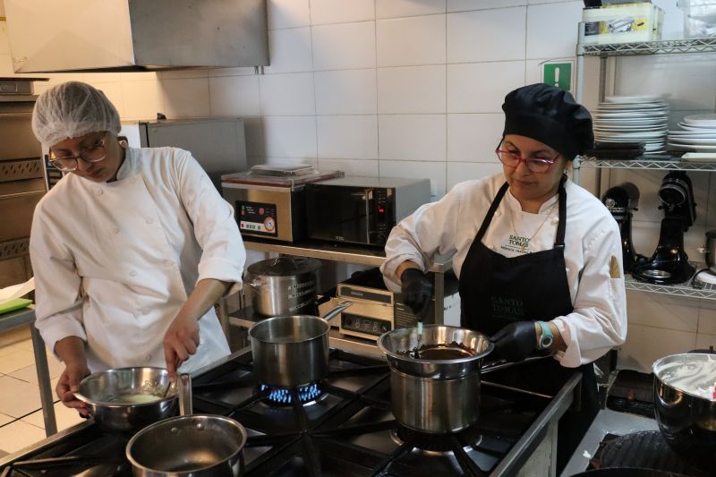 Santo Tomás Ovalle realizó taller y charla de gastronomía para titulados y egresados de la carrera